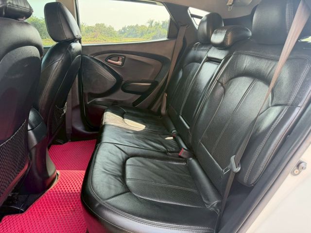2012 Hyundai ix35 2.4  4WD 車頂行李架 方向盤快控鍵 恆溫空調 定速巡航 循跡防滑  第10張相片