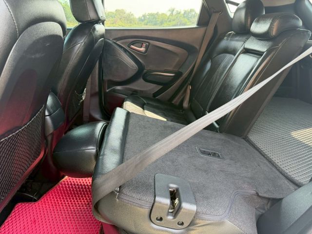 2012 Hyundai ix35 2.4  4WD 車頂行李架 方向盤快控鍵 恆溫空調 定速巡航 循跡防滑  第11張相片