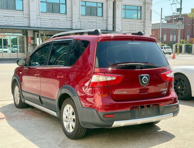 2018 Nissan Livina 1.6行家皮椅版 車頂行李架   後座分離倒覆  CD音響主機  第2張相片