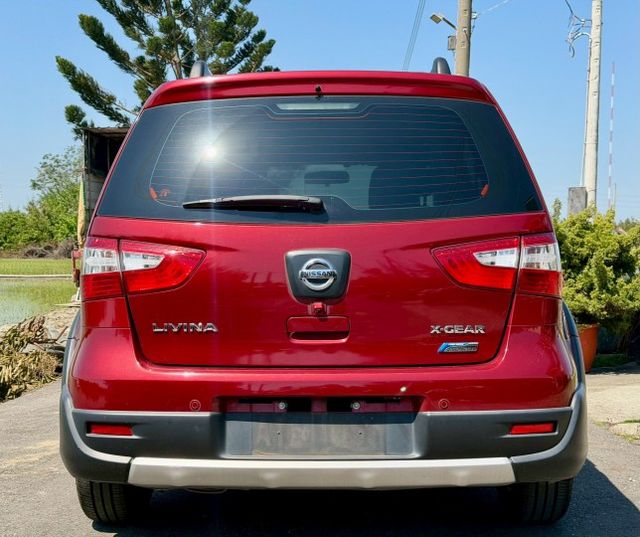 2018 Nissan Livina 1.6行家皮椅版 車頂行李架   後座分離倒覆  CD音響主機  第3張相片