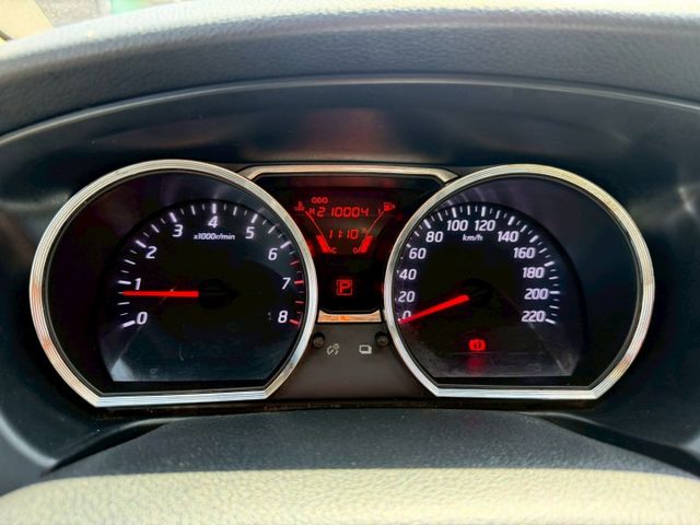 2018 Nissan Livina 1.6行家皮椅版 車頂行李架   後座分離倒覆  CD音響主機  第4張相片