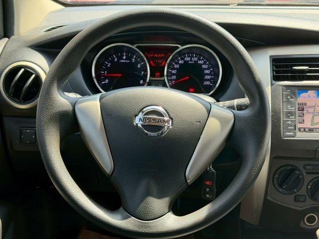 2018 Nissan Livina 1.6行家皮椅版 車頂行李架   後座分離倒覆  CD音響主機  第5張相片