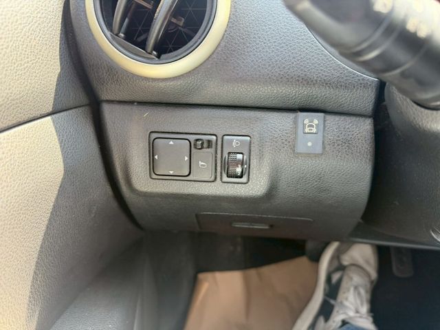 2018 Nissan Livina 1.6行家皮椅版 車頂行李架   後座分離倒覆  CD音響主機  第6張相片