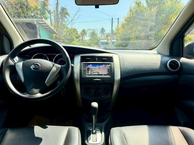 2018 Nissan Livina 1.6行家皮椅版 車頂行李架   後座分離倒覆  CD音響主機  第9張相片