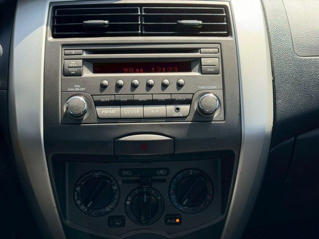 2014 Nissan Livina 1.6 經典型 織布座椅  CD音響主機 後霧燈  第7張相片