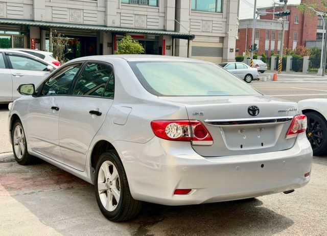 2013 Toyota Corolla Altis 1.8 E 定速巡航 恆溫空調  倒車影像  第2張相片