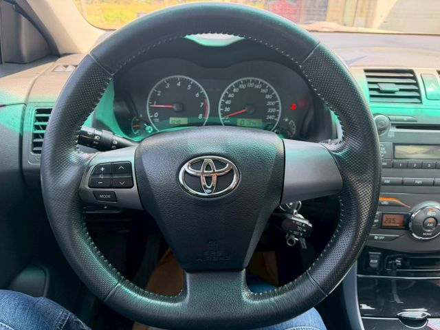 2013 Toyota Corolla Altis 1.8 E經典版 方向盤快控鍵 定速巡航 恆溫空調 電動天窗  第6張相片