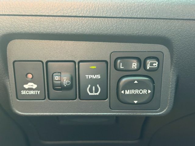 2013 Toyota Corolla Altis 1.8 E經典版 方向盤快控鍵 定速巡航 恆溫空調 電動天窗  第7張相片