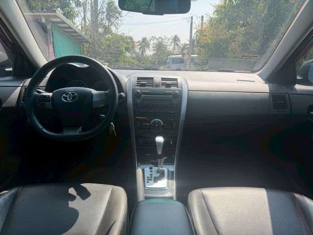 2013 Toyota Corolla Altis 1.8 E經典版 方向盤快控鍵 定速巡航 恆溫空調 電動天窗  第10張相片