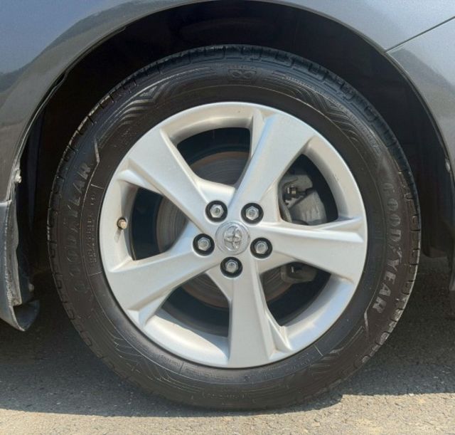 2013 Toyota Corolla Altis 1.8 E經典版 方向盤快控鍵 定速巡航 恆溫空調 電動天窗  第12張相片