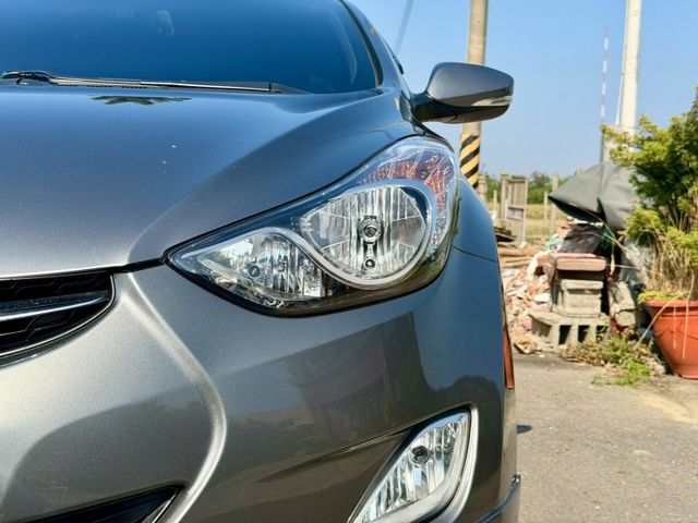 2013 Hyundai Elantra 1.8 GLS豪華型 恆溫空調  分區溫控  定速巡航 頭燈水平調整  第3張相片