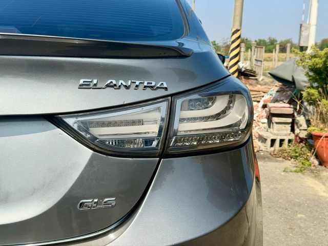 2013 Hyundai Elantra 1.8 GLS豪華型 恆溫空調  分區溫控  定速巡航 頭燈水平調整  第4張相片