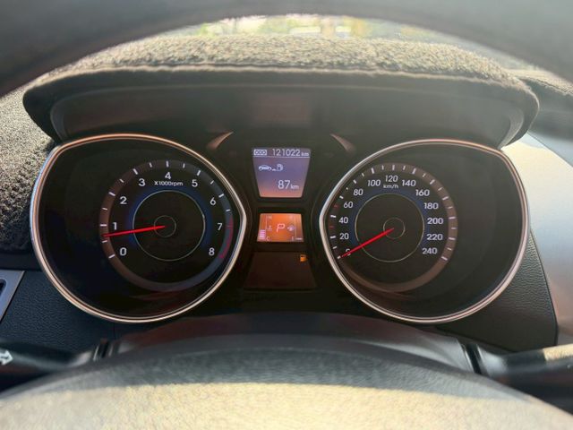 2013 Hyundai Elantra 1.8 GLS豪華型 恆溫空調  分區溫控  定速巡航 頭燈水平調整  第5張相片