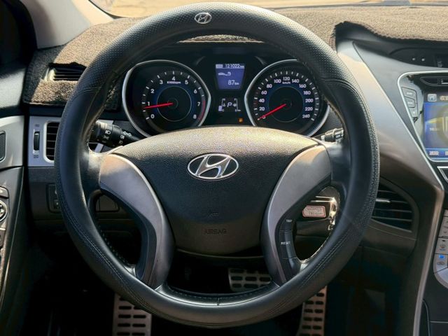 2013 Hyundai Elantra 1.8 GLS豪華型 恆溫空調  分區溫控  定速巡航 頭燈水平調整  第6張相片