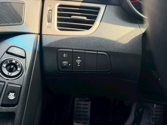 2013 Hyundai Elantra 1.8 GLS豪華型 恆溫空調  分區溫控  定速巡航 頭燈水平調整  第8張相片