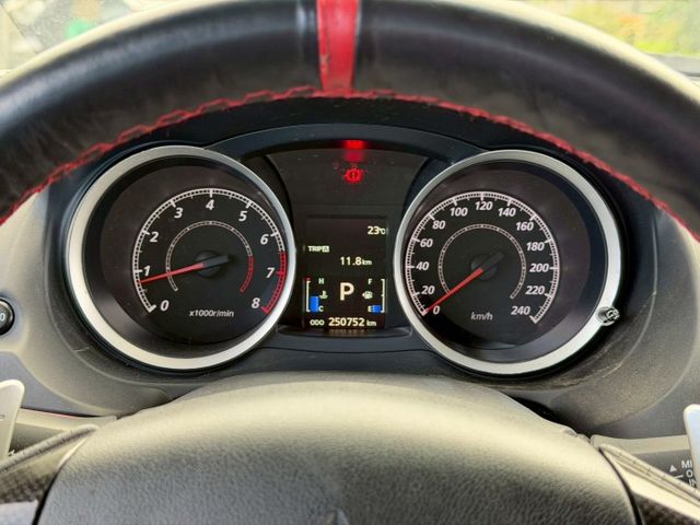 2015 Mitsubishi Lancer iO 1.8勁動型 方向盤快控鍵 換檔撥片 空力套件 定速巡航  第4張相片