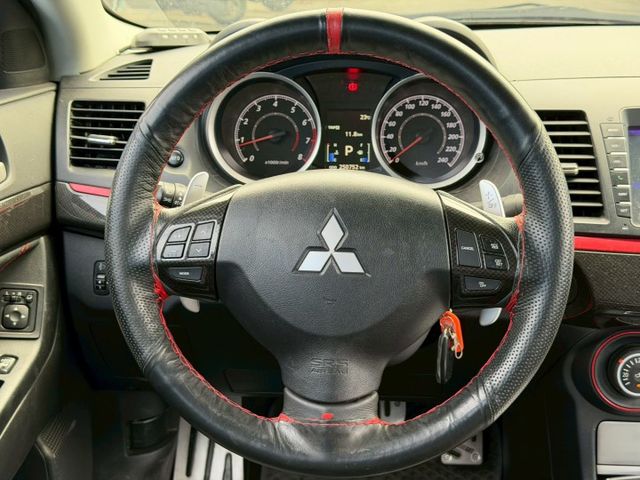 2015 Mitsubishi Lancer iO 1.8勁動型 方向盤快控鍵 換檔撥片 空力套件 定速巡航  第5張相片