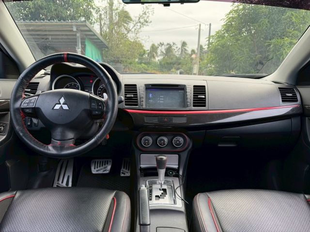 2015 Mitsubishi Lancer iO 1.8勁動型 方向盤快控鍵 換檔撥片 空力套件 定速巡航  第8張相片