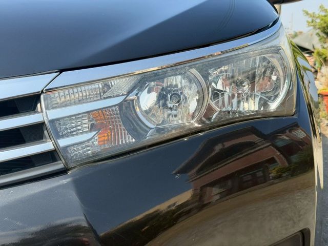 2015 Toyota Corolla Altis 1.8經典版Safety+ 免鑰匙啟動 定速巡航 方向盤快控鍵 恆溫  第3張相片