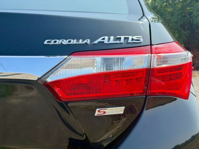 2015 Toyota Corolla Altis 1.8經典版Safety+ 免鑰匙啟動 定速巡航 方向盤快控鍵 恆溫  第4張相片