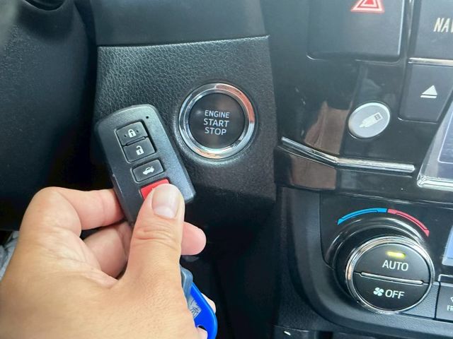 2015 Toyota Corolla Altis 1.8經典版Safety+ 免鑰匙啟動 定速巡航 方向盤快控鍵 恆溫  第7張相片