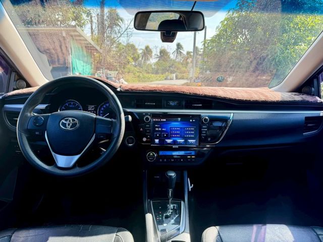 2015 Toyota Corolla Altis 1.8經典版Safety+ 免鑰匙啟動 定速巡航 方向盤快控鍵 恆溫  第13張相片