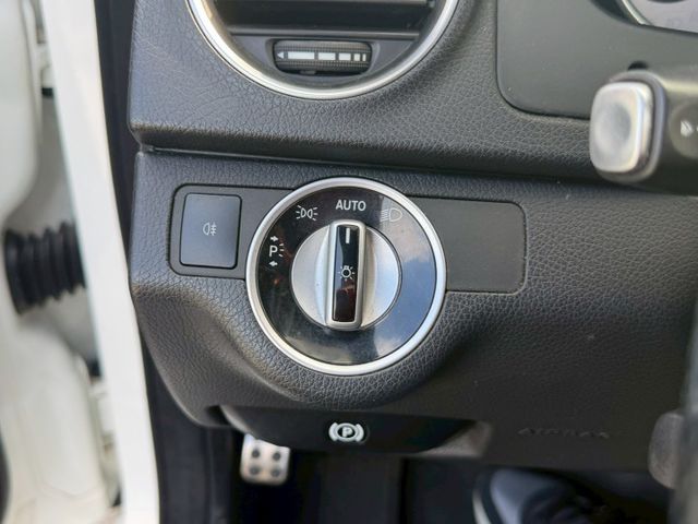 2013 C-CLASS SEDAN W204 【C250】方向盤快控鍵 定速巡航 電動天窗 電動座椅  第6張相片