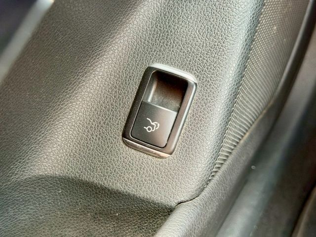 2015 M-Benz CLA-Class CLA200  方向盤快控鍵  換檔撥片  定速巡航  HID頭燈  第9張相片