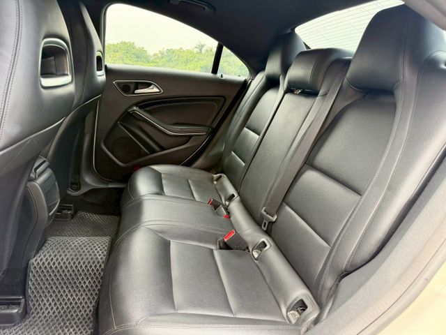 2015 M-Benz CLA-Class CLA200  方向盤快控鍵  換檔撥片  定速巡航  HID頭燈  第11張相片