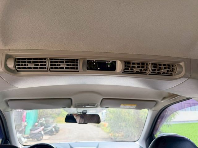 2021 Mitsubishi CMC Zinger 2.4 方向快控鍵   定速  光感應自動頭燈 頭燈水平調整  第6張相片