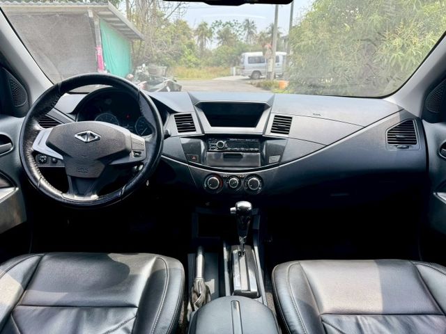 2021 Mitsubishi CMC Zinger 2.4 方向快控鍵   定速  光感應自動頭燈 頭燈水平調整  第7張相片