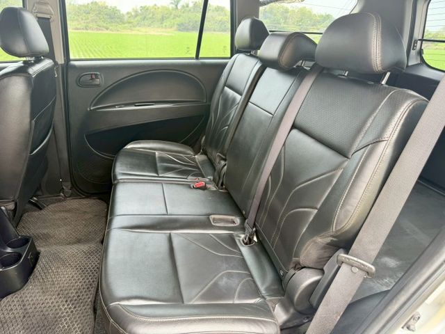 2021 Mitsubishi CMC Zinger 2.4 方向快控鍵   定速  光感應自動頭燈 頭燈水平調整  第8張相片