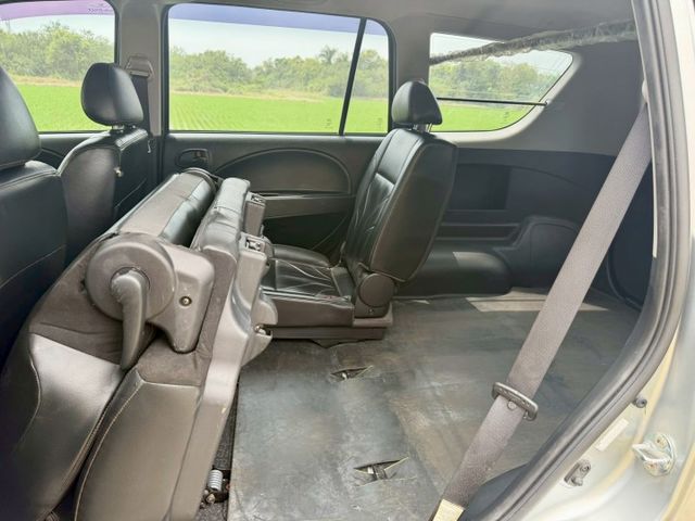 2021 Mitsubishi CMC Zinger 2.4 方向快控鍵   定速  光感應自動頭燈 頭燈水平調整  第9張相片