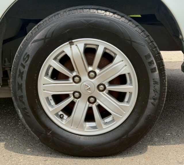 2021 Mitsubishi CMC Zinger 2.4 方向快控鍵   定速  光感應自動頭燈 頭燈水平調整  第10張相片