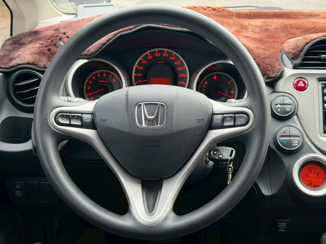 2013 Honda Fit 1.5 VTi-S  恆溫空調 定速巡航 方向盤快控鍵 換檔撥片  頭燈水平調整  第6張相片
