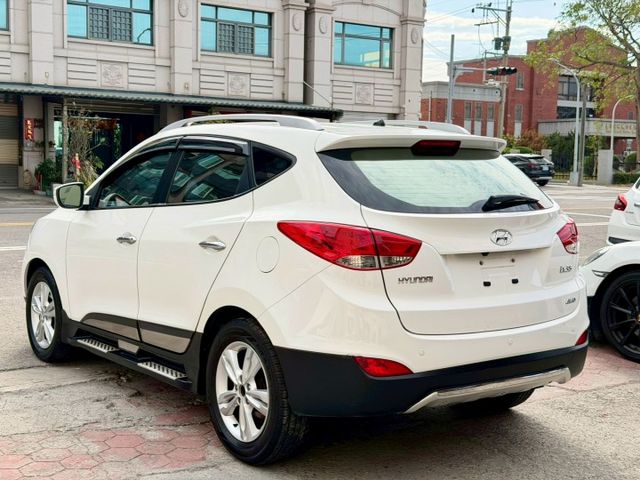 2012 Hyundai ix35 2.4  4WD 車頂行李架 方向盤快控鍵 恆溫空調 定速巡航 循跡防滑  第2張相片