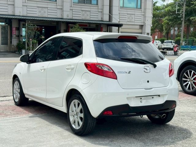 2013 Mazda 2 1.5  方向盤快控鍵 CD音響主機 電動摺疊後視鏡  第2張相片