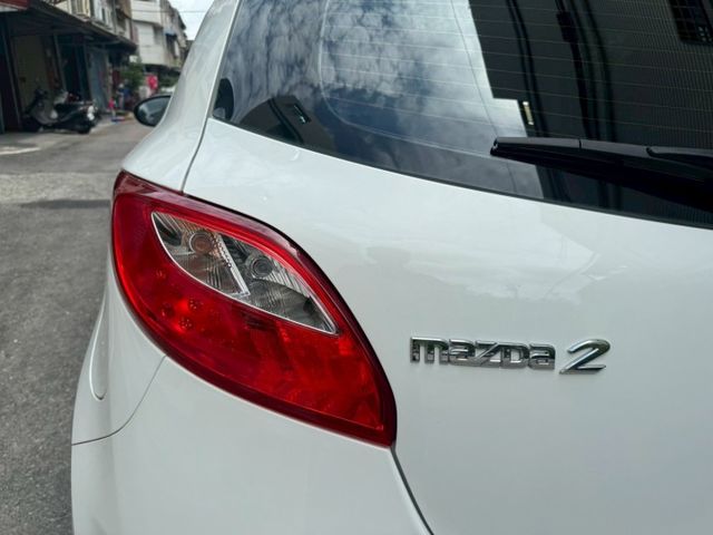 2013 Mazda 2 1.5  方向盤快控鍵 CD音響主機 電動摺疊後視鏡  第3張相片