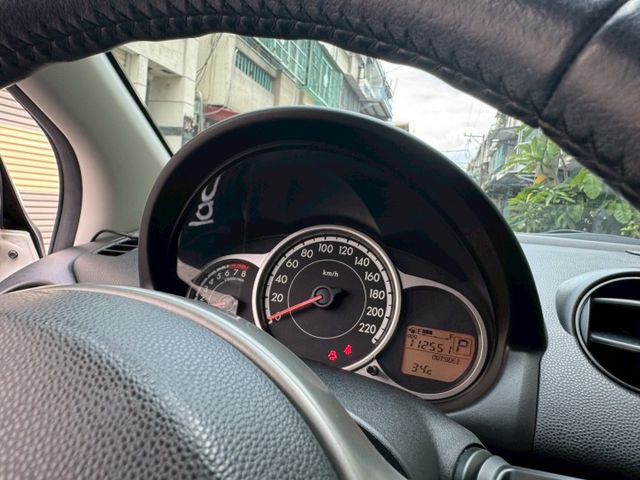 2013 Mazda 2 1.5  方向盤快控鍵 CD音響主機 電動摺疊後視鏡  第4張相片