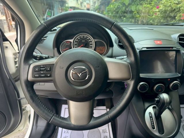 2013 Mazda 2 1.5  方向盤快控鍵 CD音響主機 電動摺疊後視鏡  第5張相片