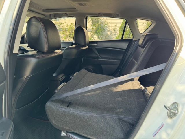 2011 Mazda 3 5D 2.0 免鑰匙啟動 方向盤快控鍵 恆溫 天窗 換檔撥片 影音多媒體  第14張相片