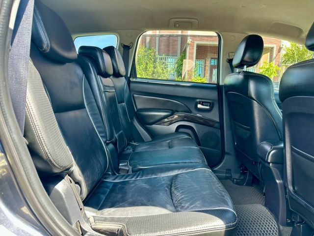 2013 Mitsubishi Outlander 2.4 4WD 方向盤快控鍵  定速巡航  循跡防滑  車道變換輔助  第12張相片