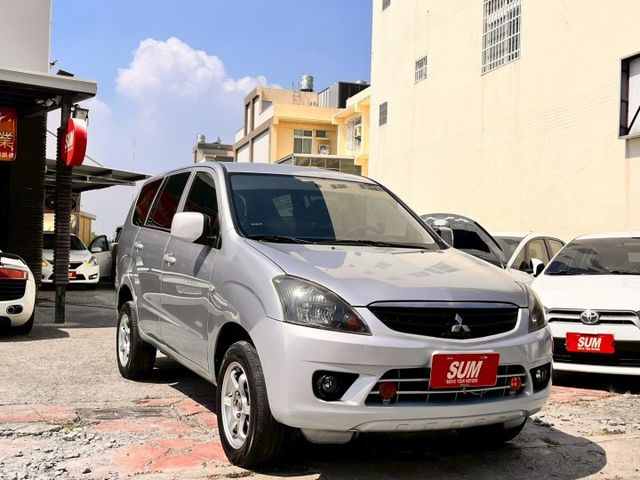 2012 Mitsubishi   Zinger 2.4 大型輪弧 頭燈水平頭整 後座出風口 後座前後滑移  第1張相片