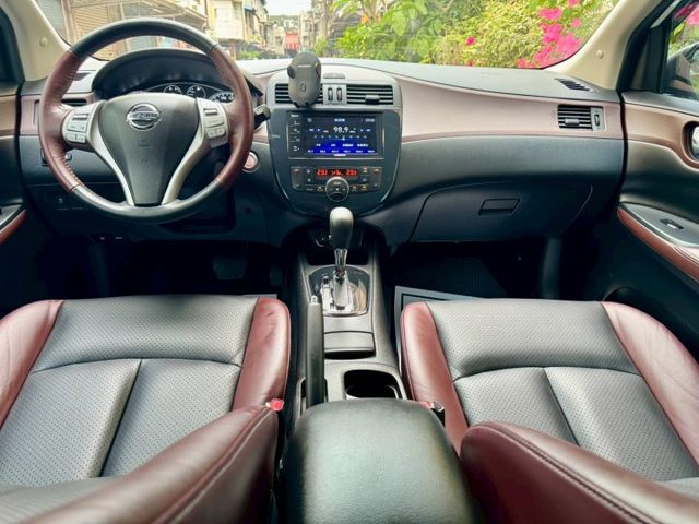 2023 Nissan Tiida 5D J  免鑰匙啟動  恆溫空調 定速巡航 循跡防滑 雙色內裝  第10張相片