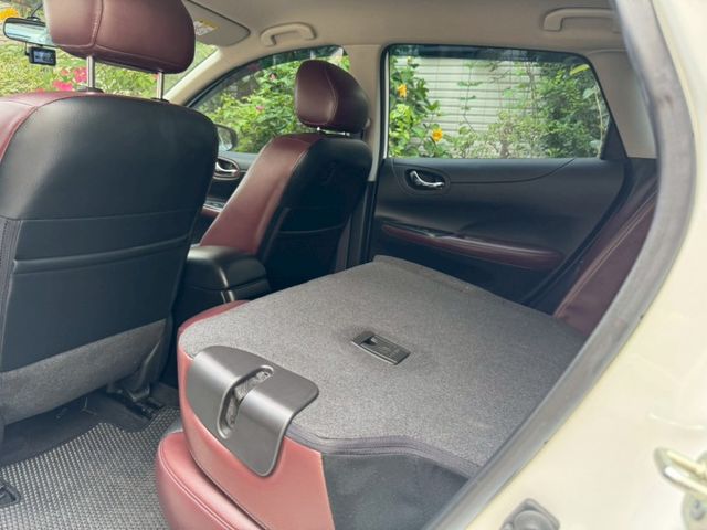 2023 Nissan Tiida 5D J  免鑰匙啟動  恆溫空調 定速巡航 循跡防滑 雙色內裝  第12張相片