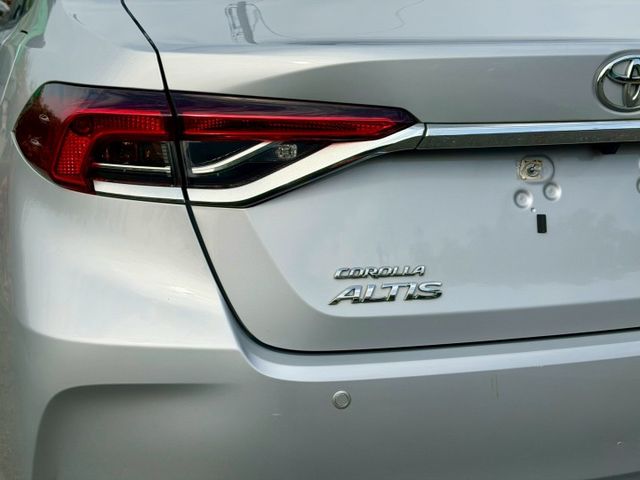 2021 Toyota Corolla Altis 1.8經典  方向盤快控鍵 定速巡航 胎壓監控 遠光燈自動控制  第4張相片