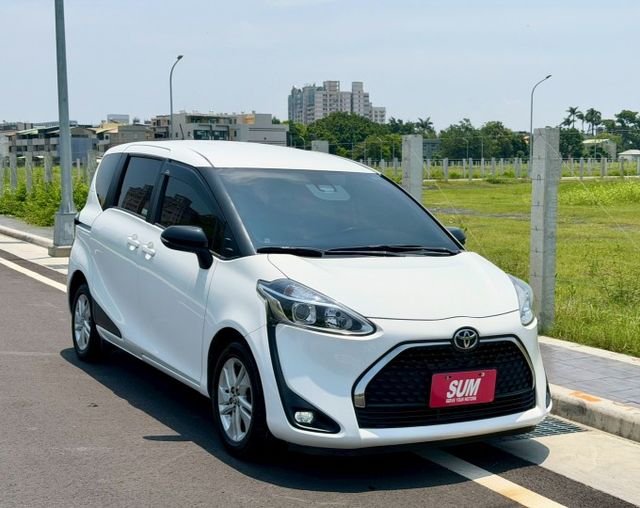 2022 Toyota Sienta 5人座豪華＋ 免鑰匙啟動 方向盤快控鍵 電動側滑門 定速巡航 恆溫  第1張相片