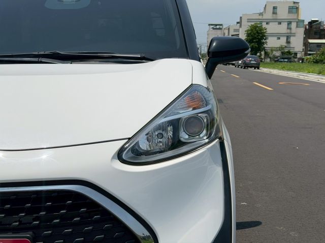 2022 Toyota Sienta 5人座豪華＋ 免鑰匙啟動 方向盤快控鍵 電動側滑門 定速巡航 恆溫  第3張相片