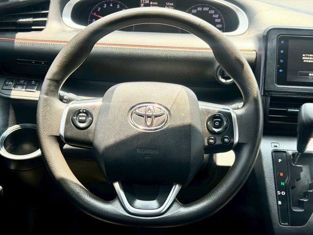 2022 Toyota Sienta 5人座豪華＋ 免鑰匙啟動 方向盤快控鍵 電動側滑門 定速巡航 恆溫  第8張相片