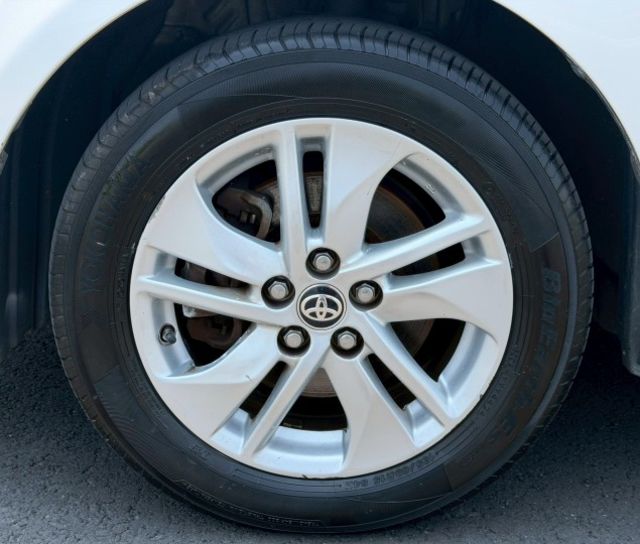 2022 Toyota Sienta 5人座豪華＋ 免鑰匙啟動 方向盤快控鍵 電動側滑門 定速巡航 恆溫  第16張相片